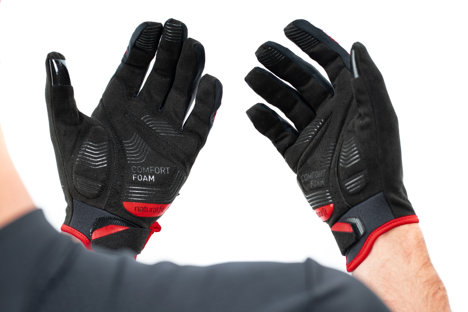 Guantes CUBE Natural Fit de dedo largo con almohadillas de gel / Color rojo